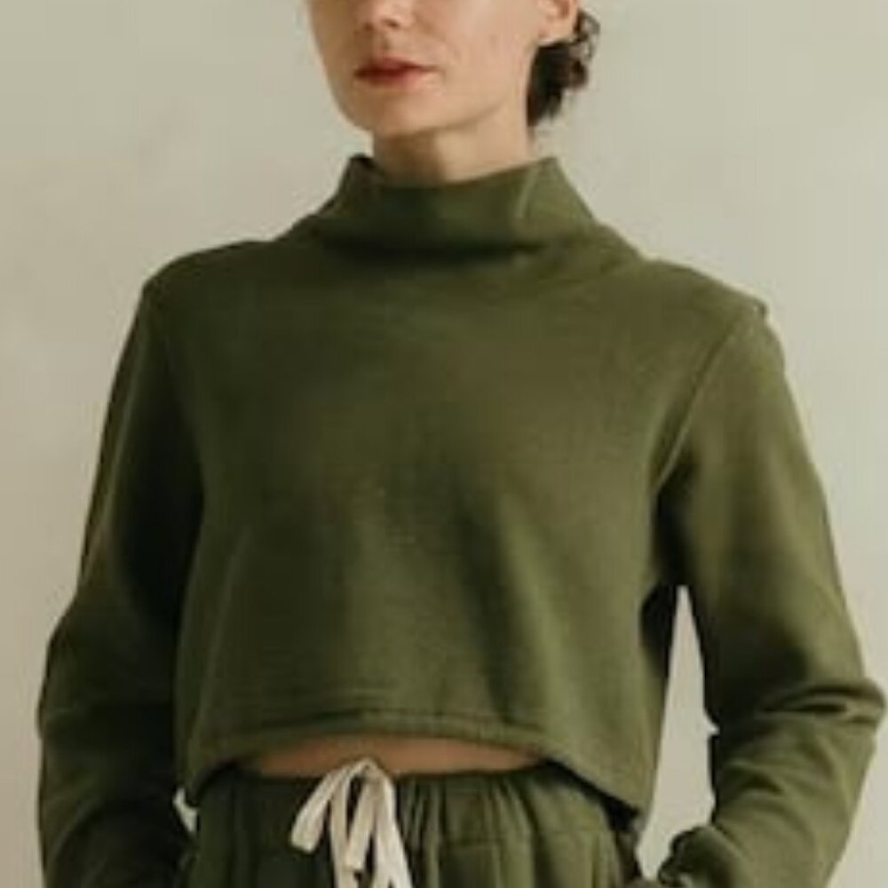 New EXPRESS Boxy Mock Crop Sweatshirt Olive S